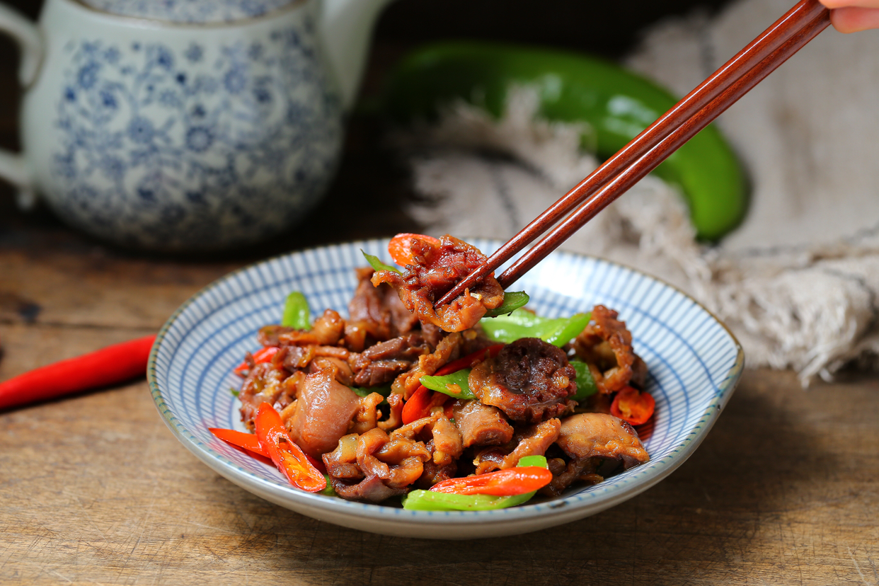 炒鸡胗的正确方法视频,鸡胗花刀刀工切法大全视频