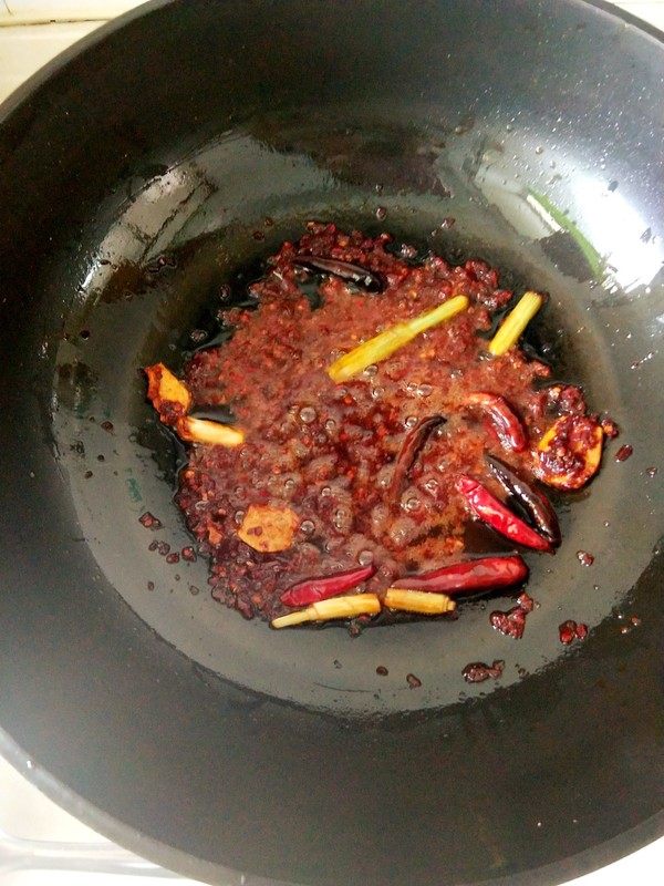 嫌麻辣烫店又贵又脏，自己在家做，麻辣鲜香吃个够，成本10元不到