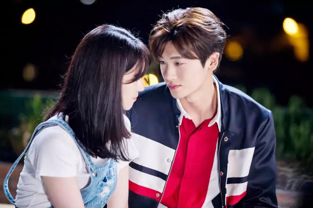 鉴定lv女包,女士拿的lv包是真是假