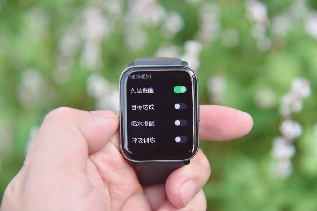 黑加两年后回归小米生态链，399元开启众筹，这手表亮了