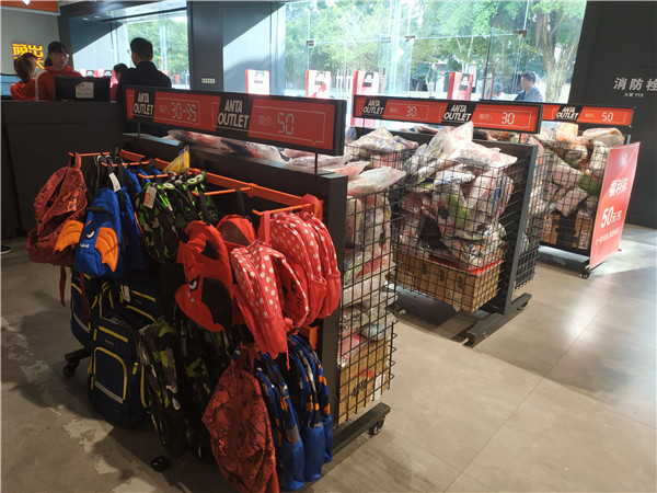 晋江鞋都安踏,福建晋江李宁安踏运动鞋