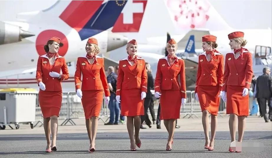 中国国际航空空姐黑白制服,各大航空公司制服照片