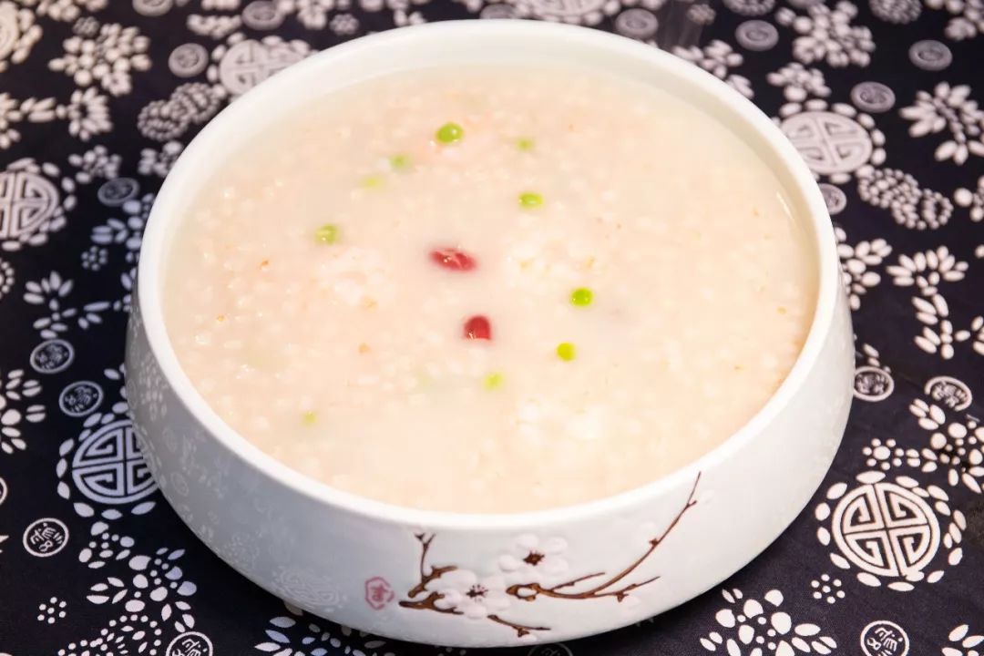 人均60的餐厅带舞台,60人一桌的餐厅