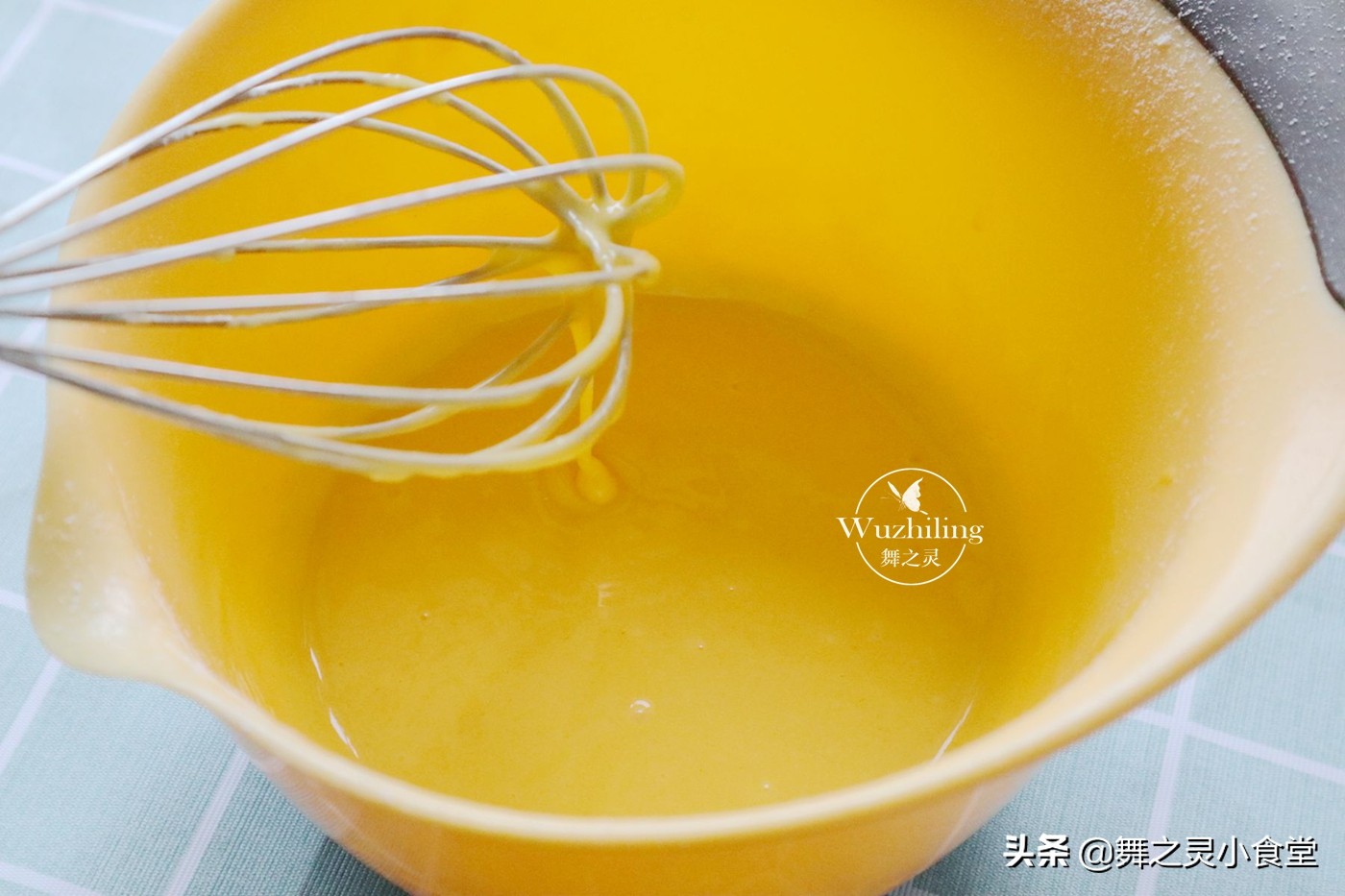 做好的蛋糕有点硬怎么回事,为什么做的蛋糕塌陷和不蓬松