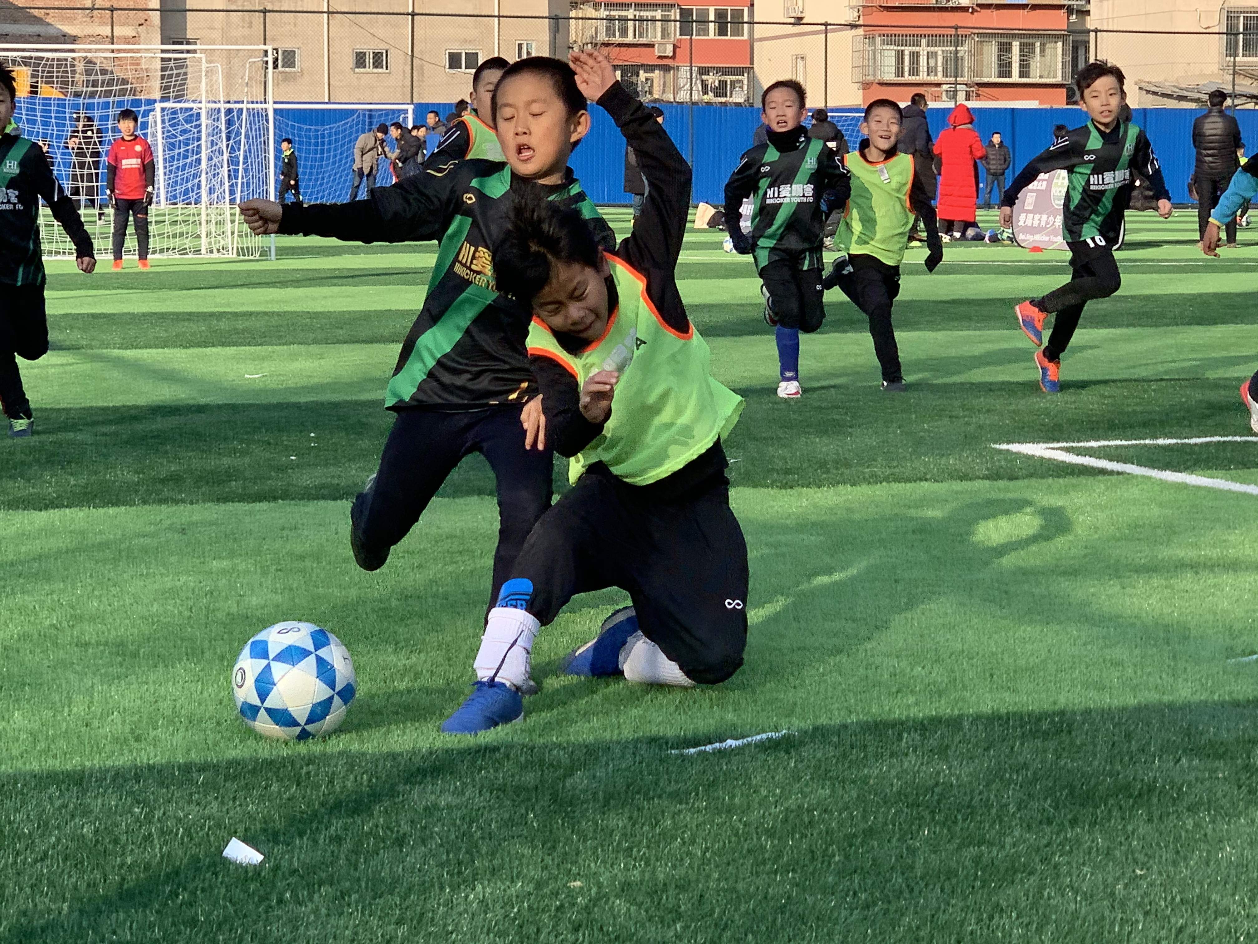 足球给家长的一封信,写给家长的一封信之足球夏令营