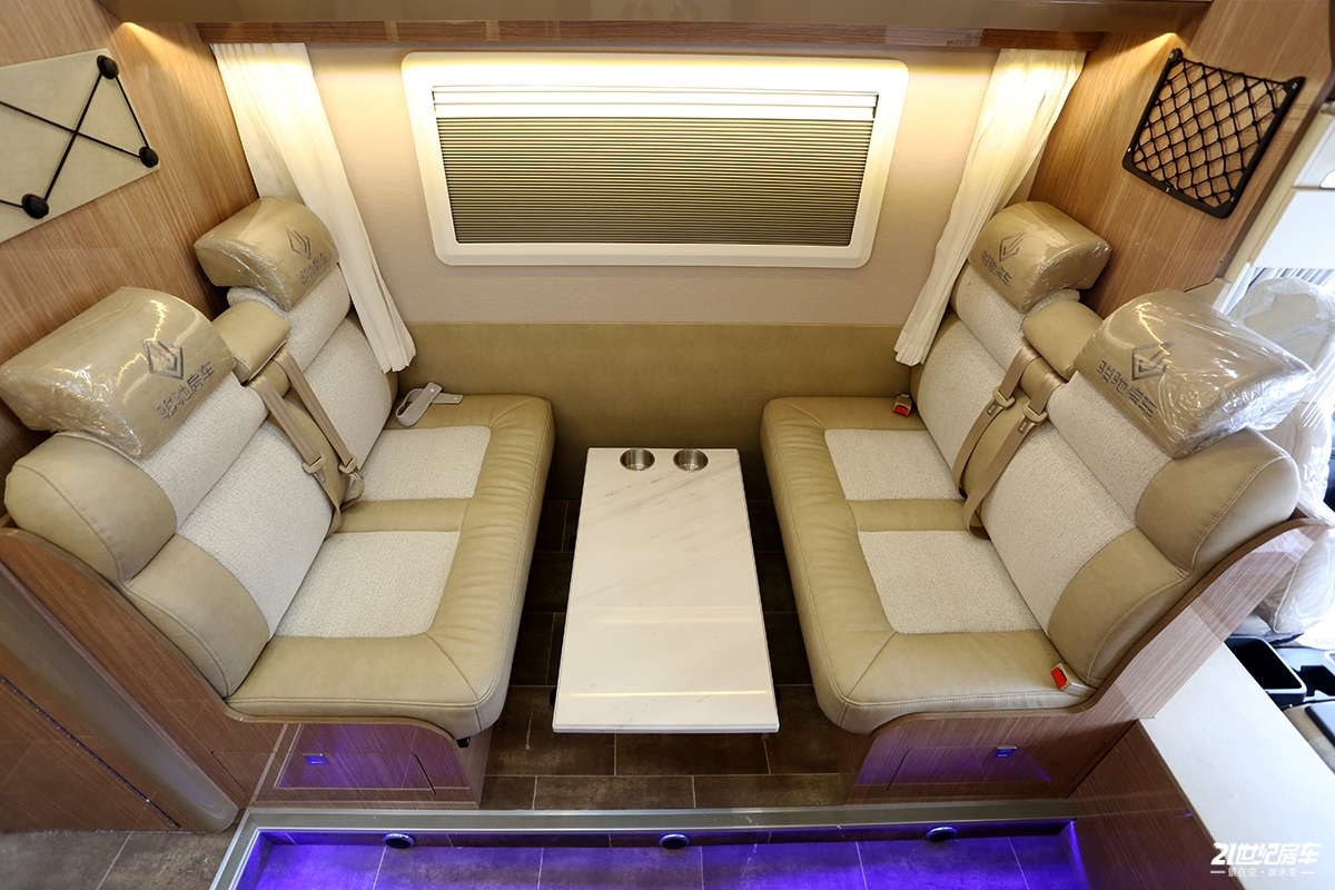 五菱轻卡房车最新款,骏驰大通短轴中顶房车