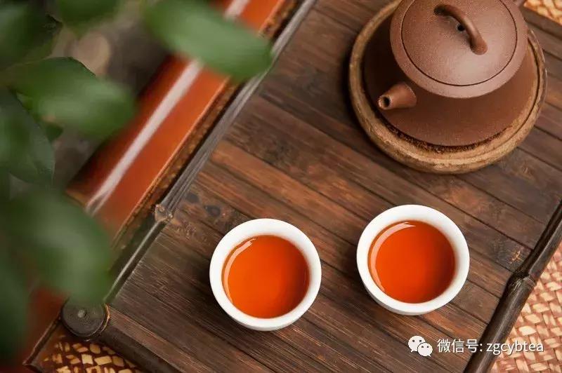 喝茶的时候总感觉嘴里咸得很,喝茶嘴里发甜咋回事