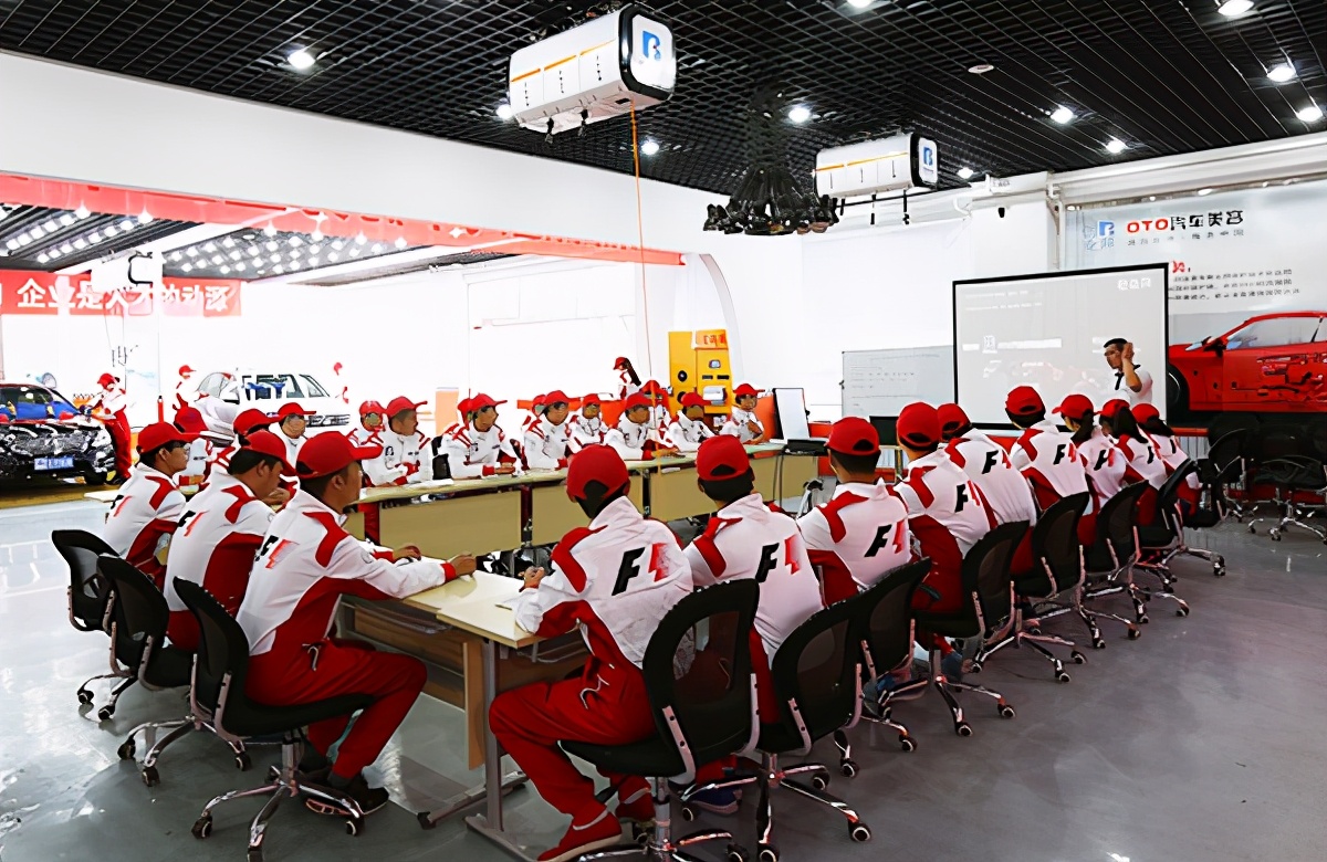 汽车美容创业经营项目有什么,创业汽车美容装潢中心