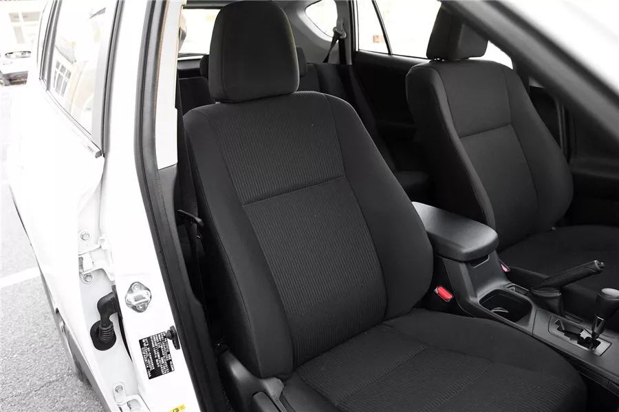 16万买丐版丰田RAV4还是本田CR-V？这款中型SUV没准更合适