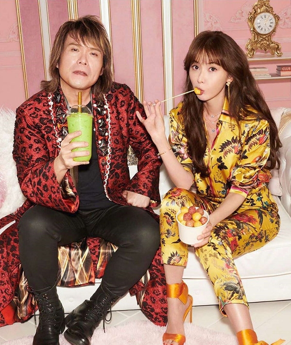 伍佰摔倒骨折完整版,伍佰演唱会情况