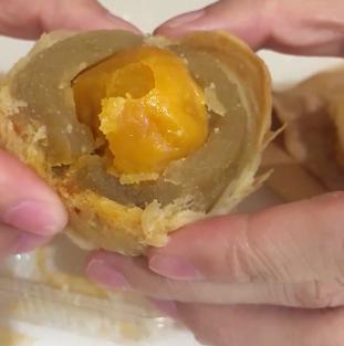 月饼大圆饼测评,四大名牌月饼大比拼