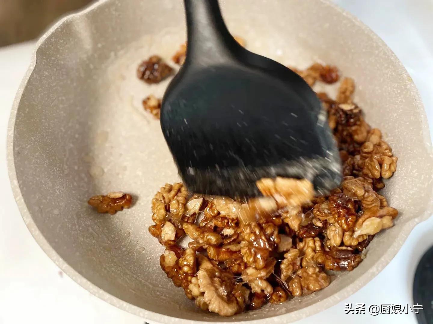 酥脆琥珀核桃仁制作,半斤核桃仁要多少糖做琥珀核桃