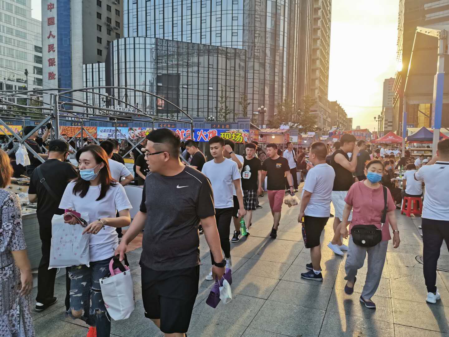 铁岭新玛特网红夜市,新玛特夜市美食