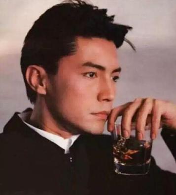 亚洲第一帅哥尊龙,亚洲第一美男子尊龙视频