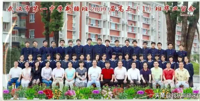 村里出了一个博士,村里出了个博士