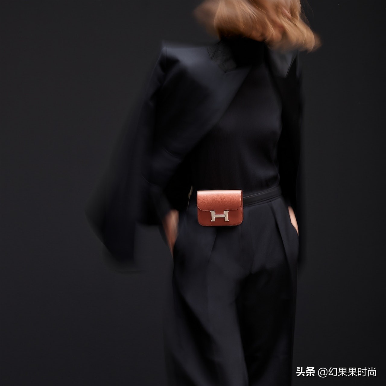 不到六千元,爱马仕推Constance「替代款」一袋三用玩法