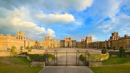 她是美国最富有的女人，却被丈夫冷落，她出轨，首相都为她求情