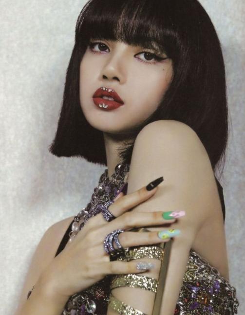 lisa和伯贤的solo销量谁厉害,lisa的solo有吉尼斯纪录吗