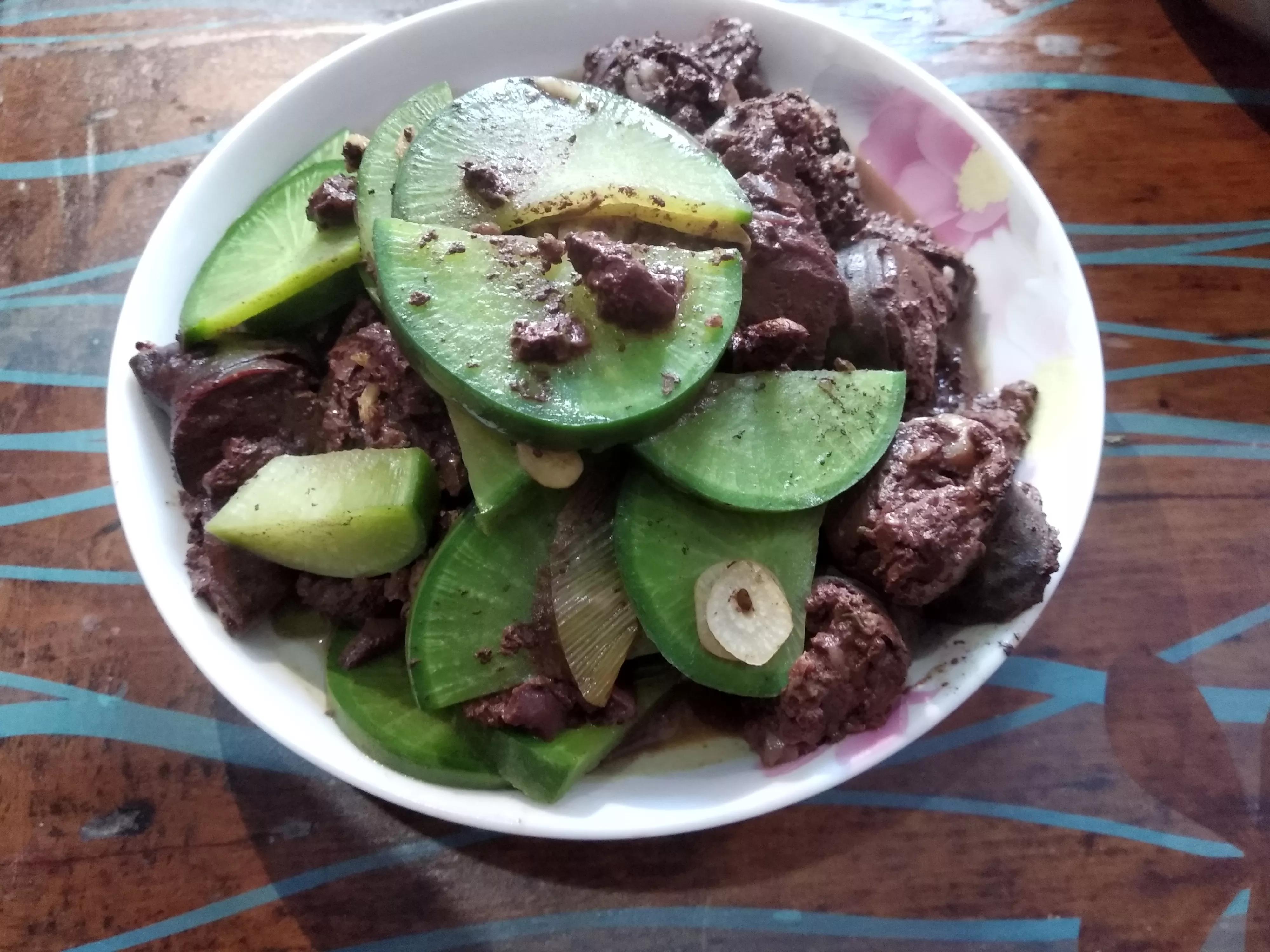 周末回老家帮老爸老妈干农活,做给老丈人和老丈母娘吃的家常菜