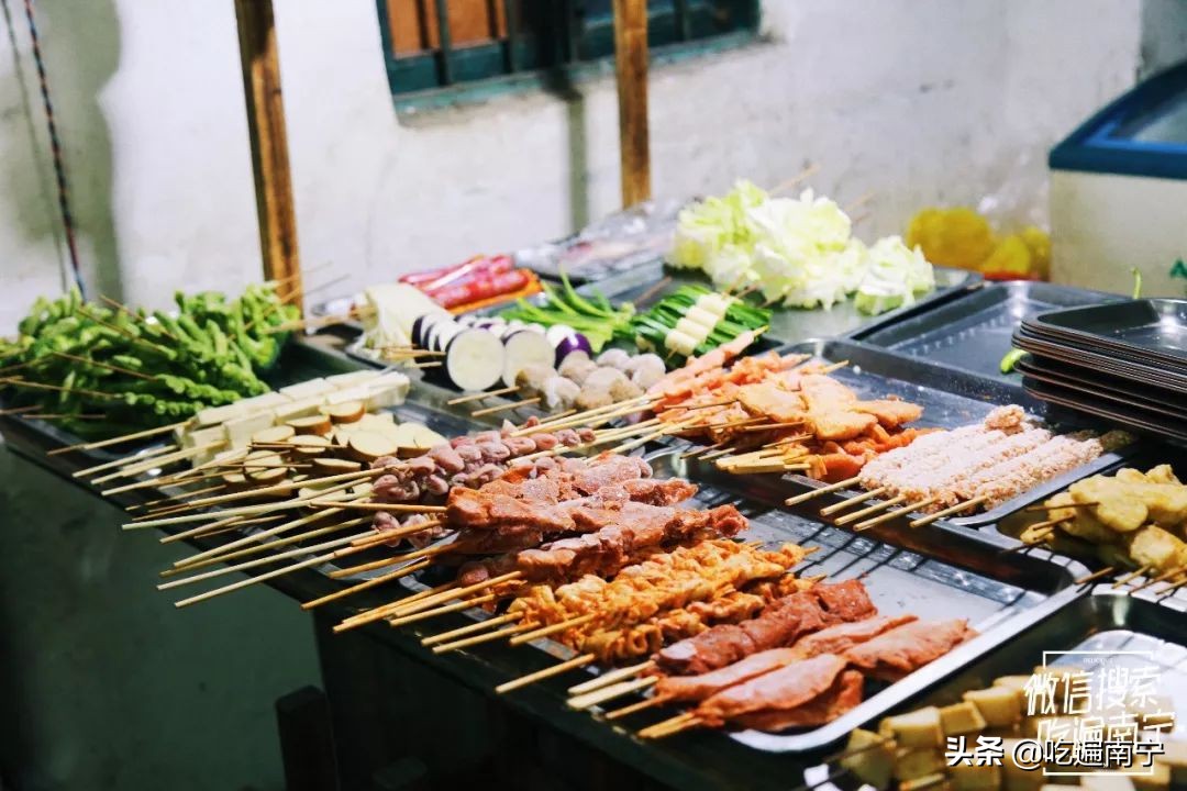 走错2次路,问了3个路人,终于找到偏僻小巷里的这家炸串店!