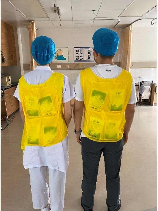 有了降温马甲,妈妈再也不用担心我中暑了番禺区中心医院“新蕊”志愿队为外出核酸采样队助力