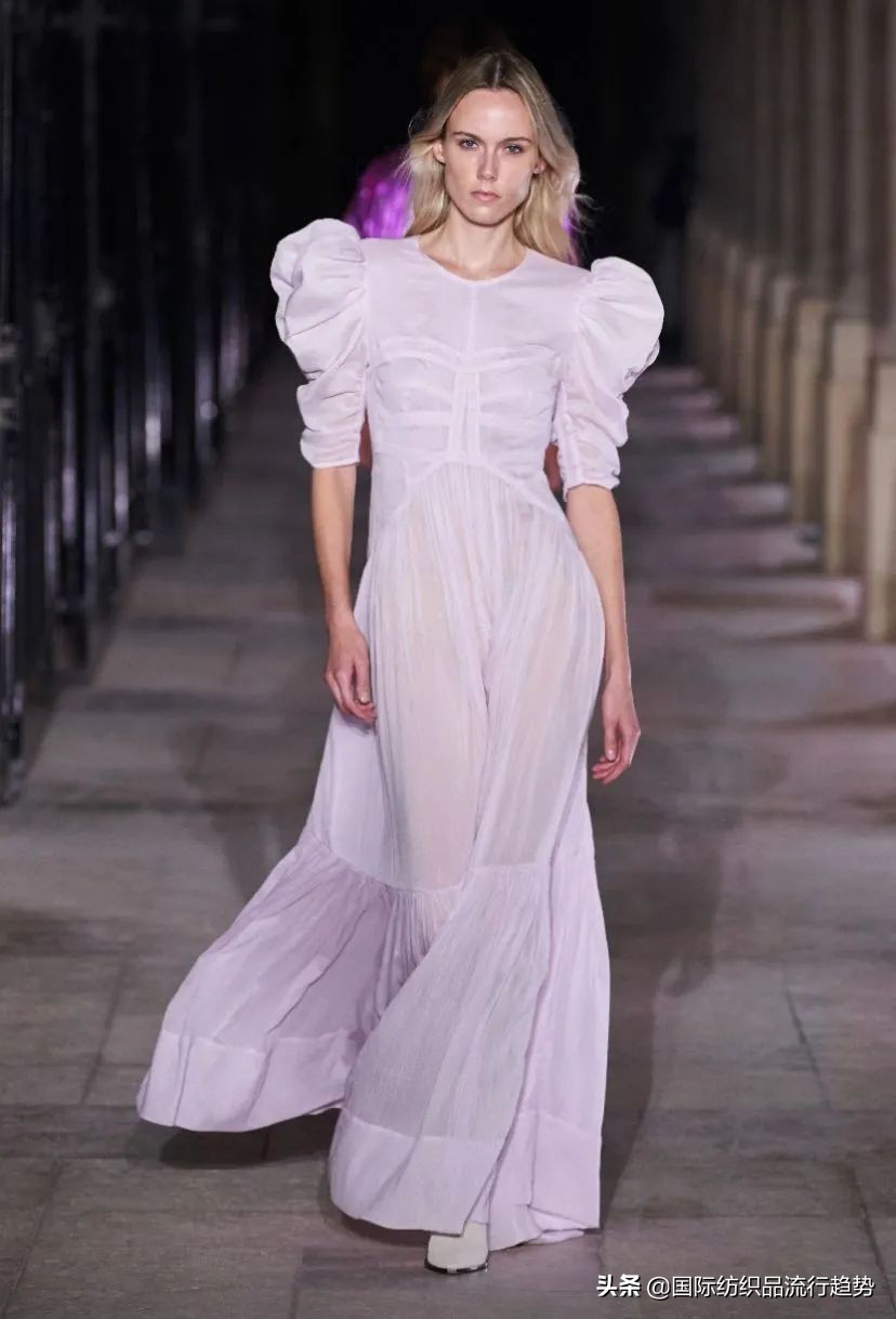 最新一季的巴黎时装秀,下一次的巴黎时装周