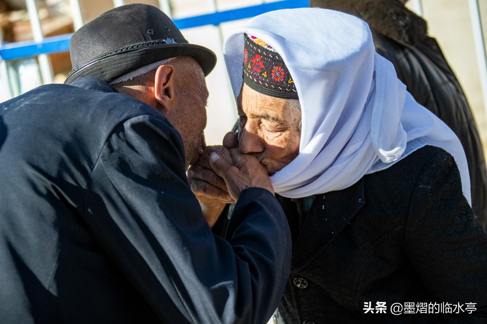 塔吉克斯坦有亲吻礼吗,塔吉克族亲吻真实感受