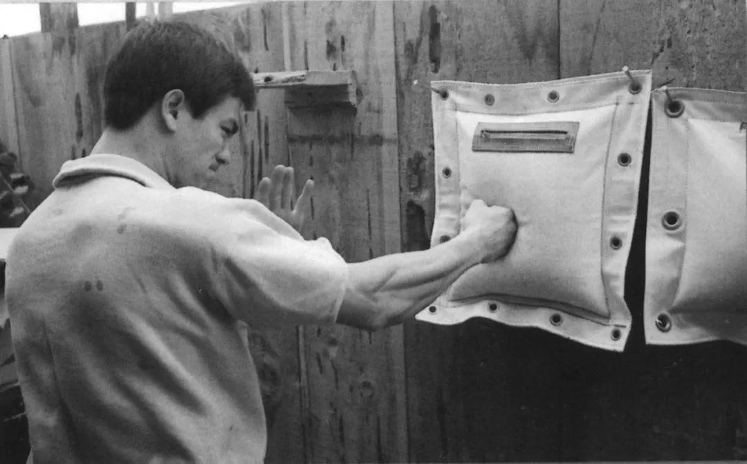 李小龙才是真正的功夫,李小龙一生只用一次的绝招