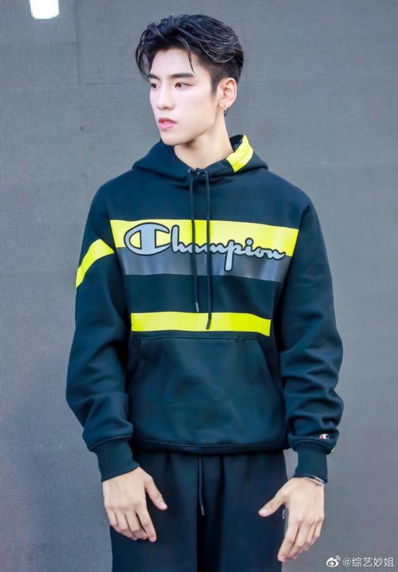 生图杀手王子异品牌官宣不断,红气养人是真的