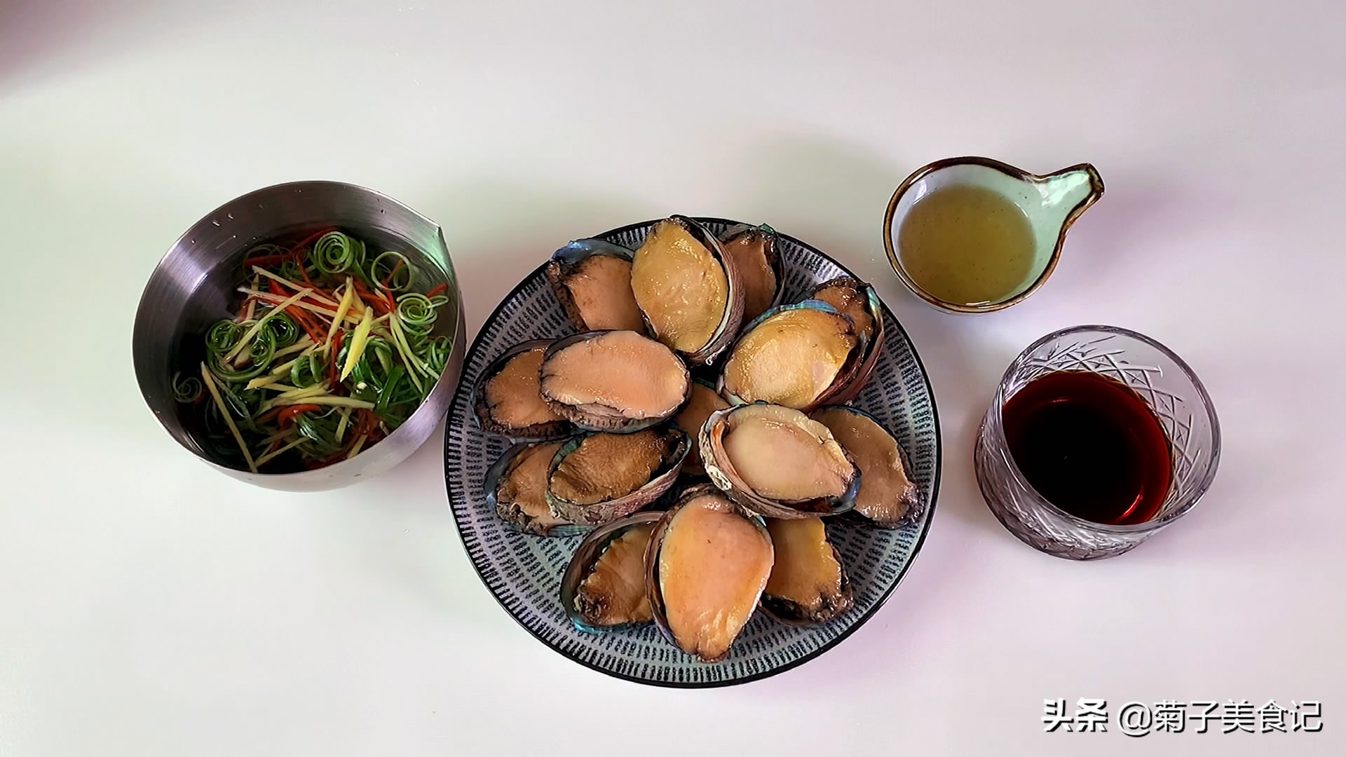 诚意满满的炖一百只鲍鱼招待客人,鲍鱼招待客人的做法