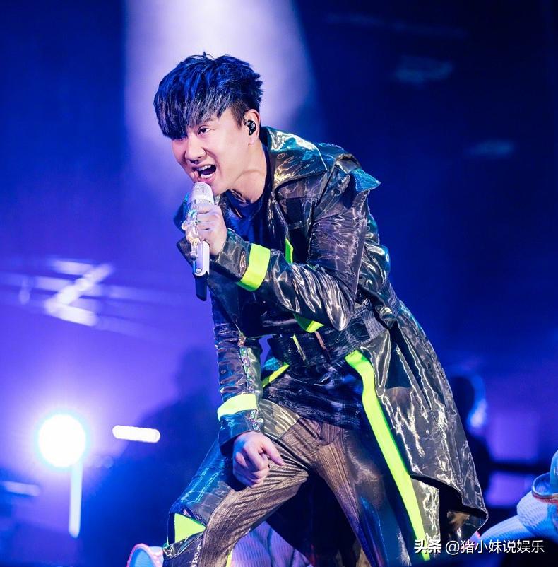 林俊杰演唱会晕倒,林俊杰中暑现场版