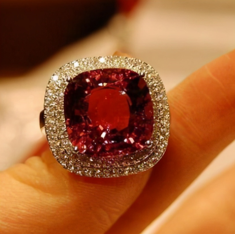 夏季适合戴什么宝石,女人佩戴什么宝石身体好