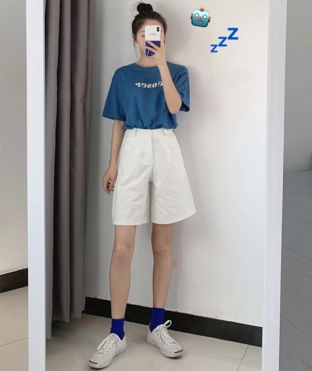 女生夏季穿搭简约休闲风学生党,简单清爽的穿搭才是夏季的主流