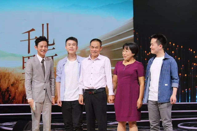 孩子vs老爸王者荣耀,孩子的王者职业梦被父母毁掉