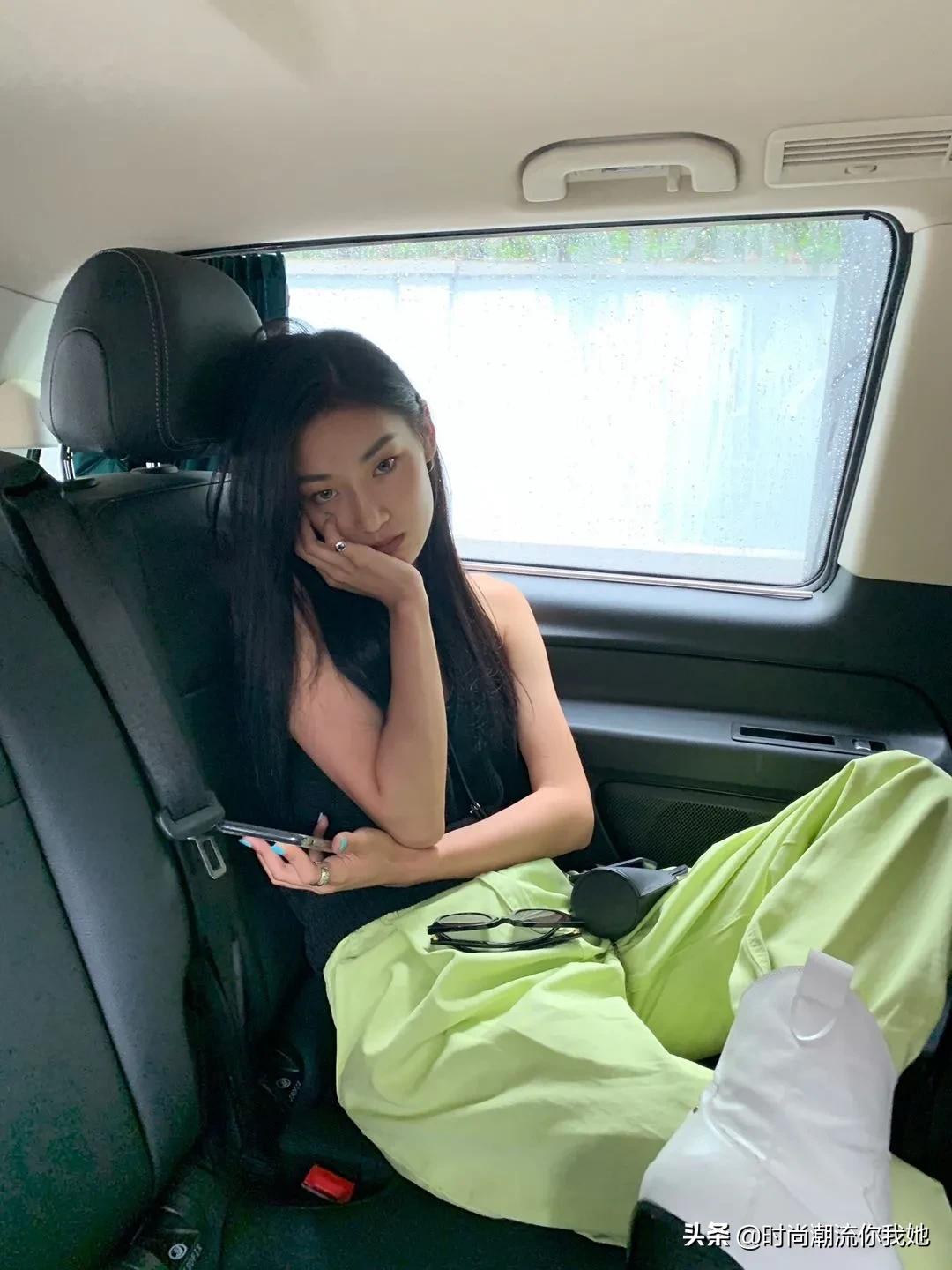 夏天穿马卡龙色系的长裤,马卡龙紫色裤子搭配