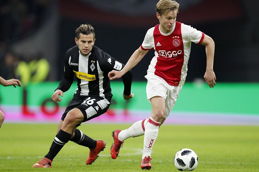 为核心寻接班人！巴萨争夺荷兰两大妖星，19岁妖人曾硬抗姆巴佩