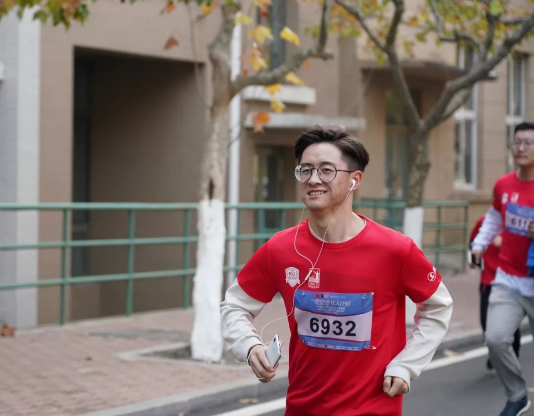 马拉松燃情开跑,2023半程马拉松鸣枪开跑