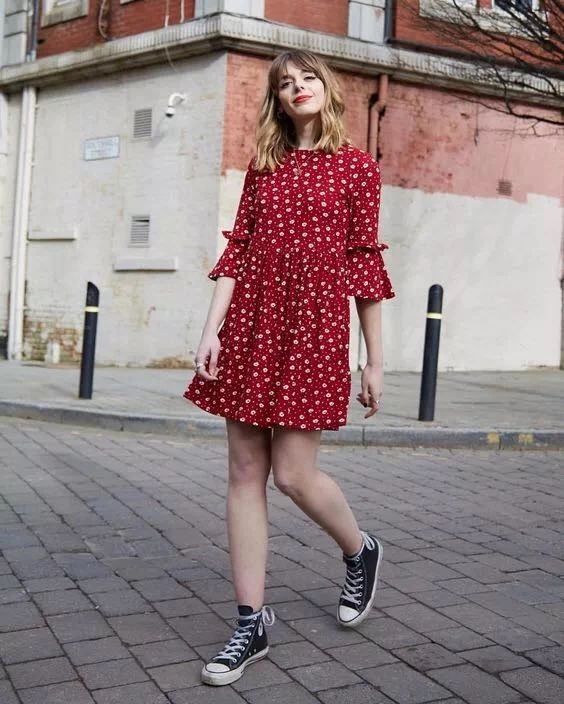 帆布鞋搭配什么样的裙子比较好看,高帮帆布鞋搭配短裙连衣裙秋冬