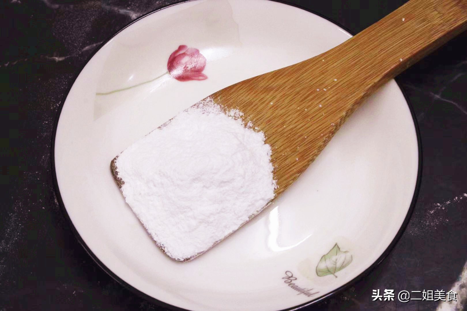 酵母粉和泡打粉小苏打的区别,发酵粉和泡打粉有什么区别