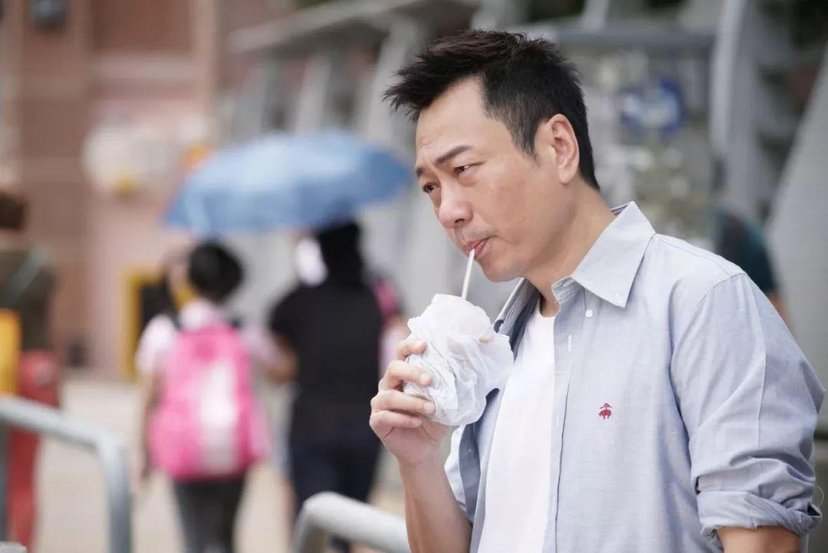 黎耀祥曝TVB辛酸史，梁朝伟拍《侠客行》睡到口吐“白沫”