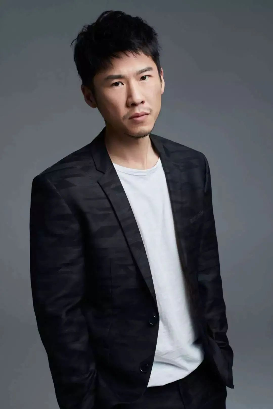 嘉行“重男轻女”，女艺人抠脚8个月，男艺人集体出逃？