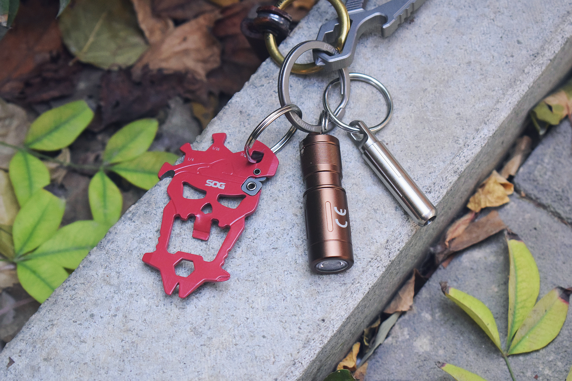 随身应急兼顾把玩——菲尼克斯E02R钥匙扣迷你手电赏评