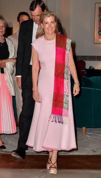 皇家时尚凯特米德尔顿,阿奇哈里森视频