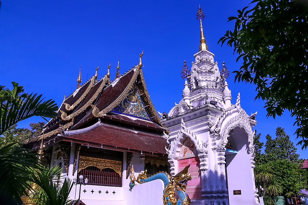 拜了佛许了愿要还吗,拜了四面佛没变化