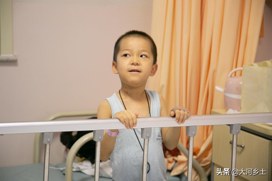 男童右眼失明,男童失明