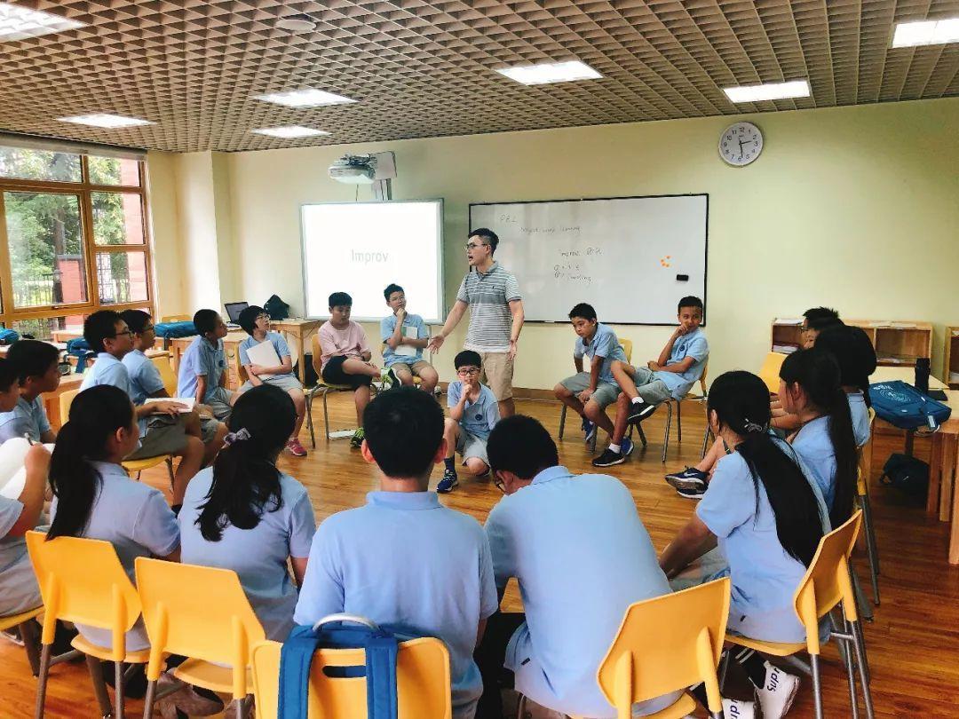 高中生到底是住校好?还是走读好?班主任:家长可不能大意