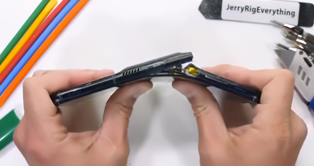 联想拯救者2pro一掰就断真的吗,联想拯救者2pro一掰就碎官方回复