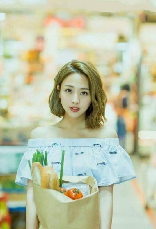 鬼鬼礼服造型,鬼鬼穿紫色礼服