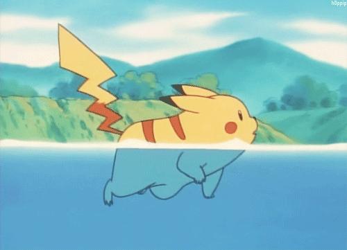 游泳时抽筋了应该怎么缓解,在水中游泳时如果身体抽筋怎么办