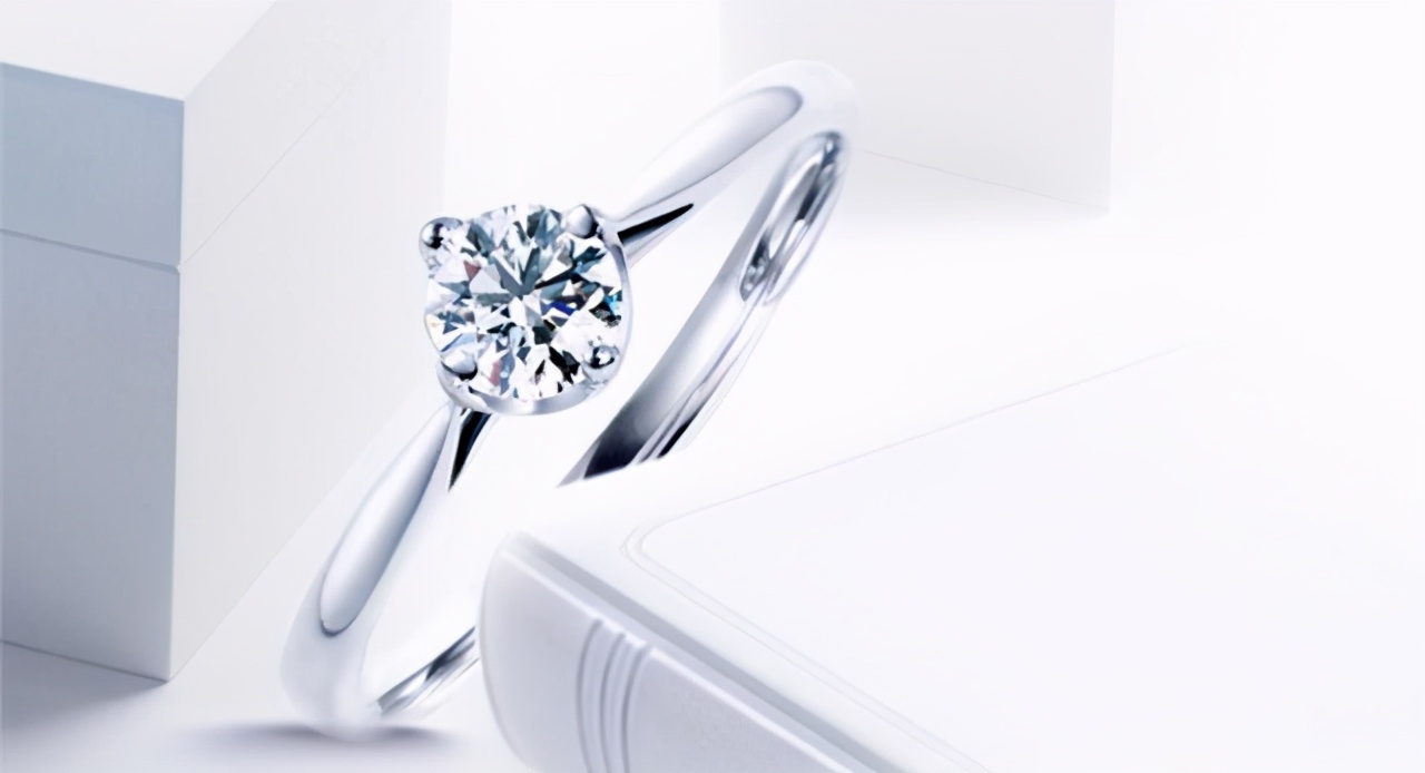 如何挑选一枚时尚的钻戒,怎么样挑选三十分的钻戒